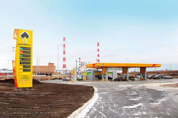 Поставка опор освещения на АЗК «Роснефть»